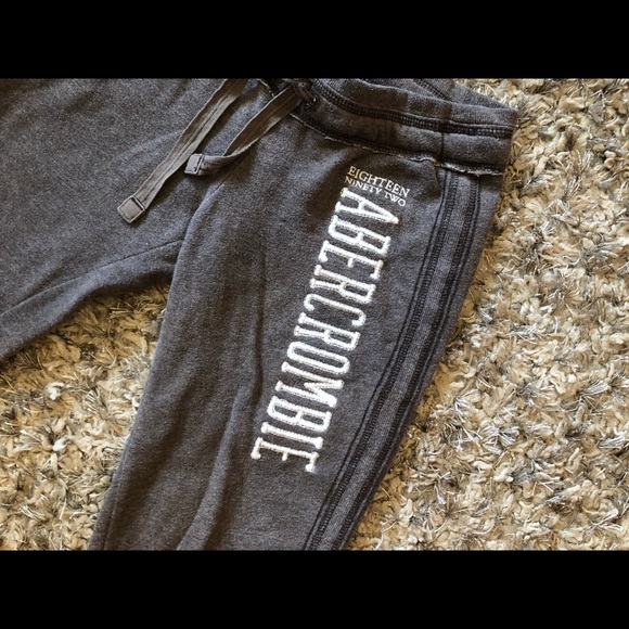 Brown Abercrombie elastic bottom Capri sweats. - Picture 2 of 4